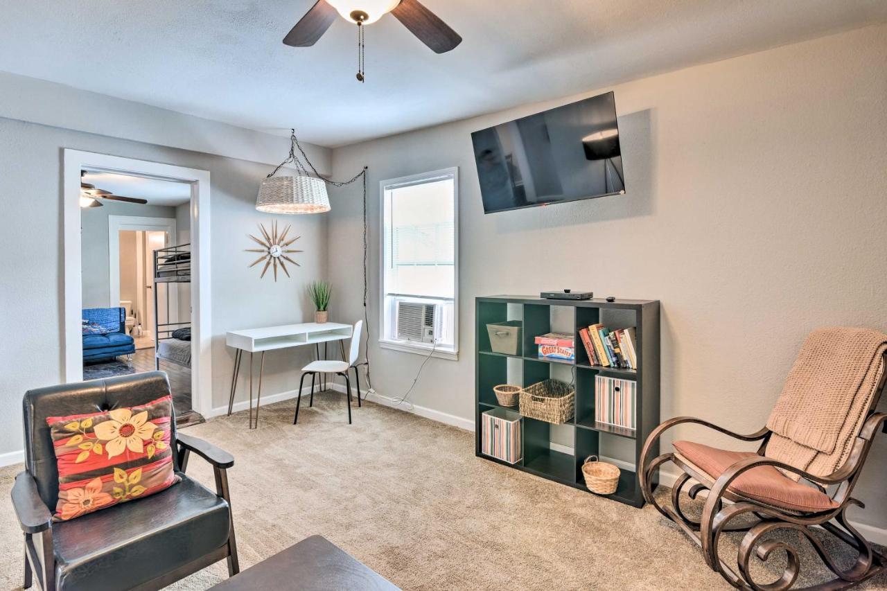Cozy Galveston Apartment - Walk To Beach And Dining Buitenkant foto