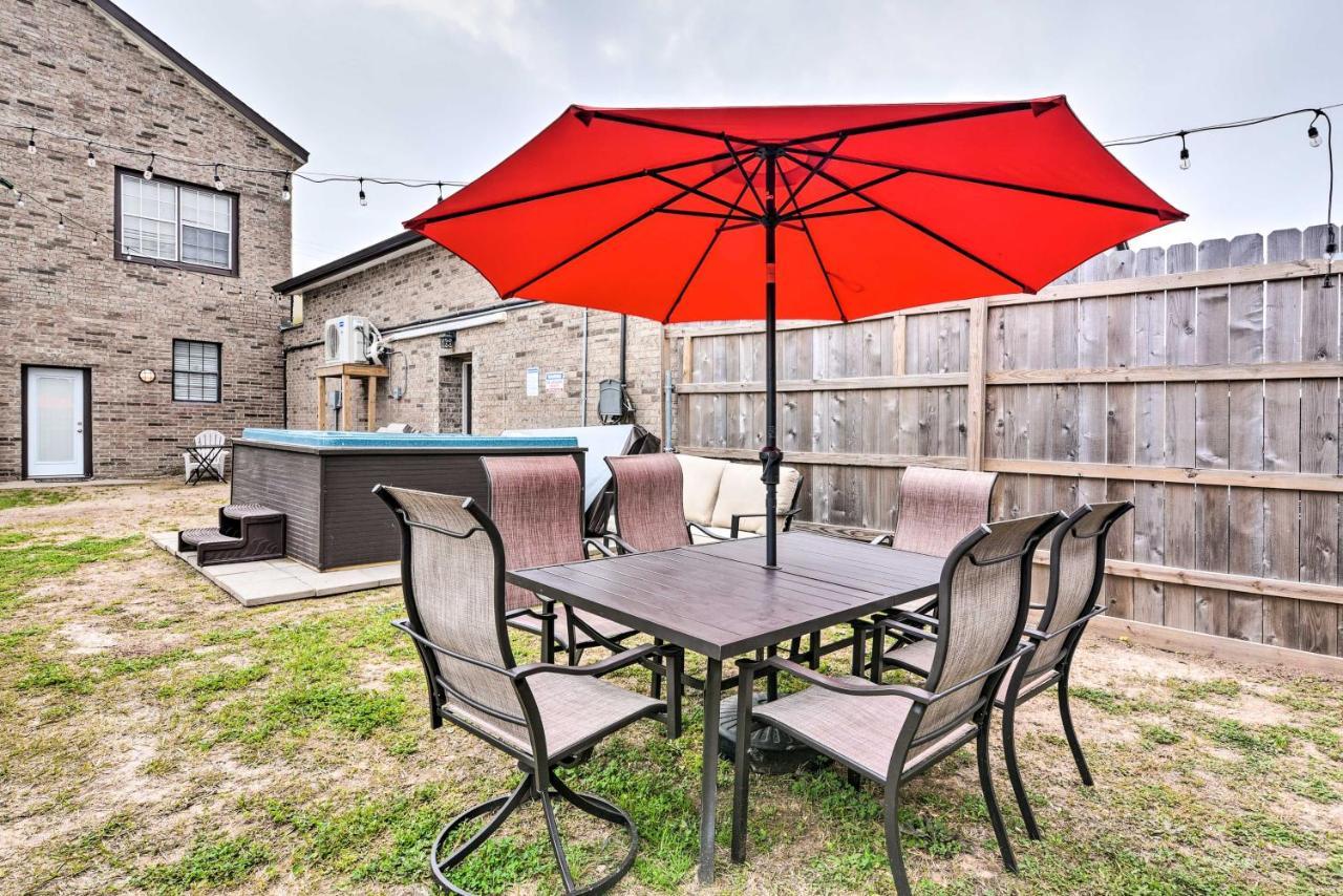 Cozy Galveston Apartment - Walk To Beach And Dining Buitenkant foto