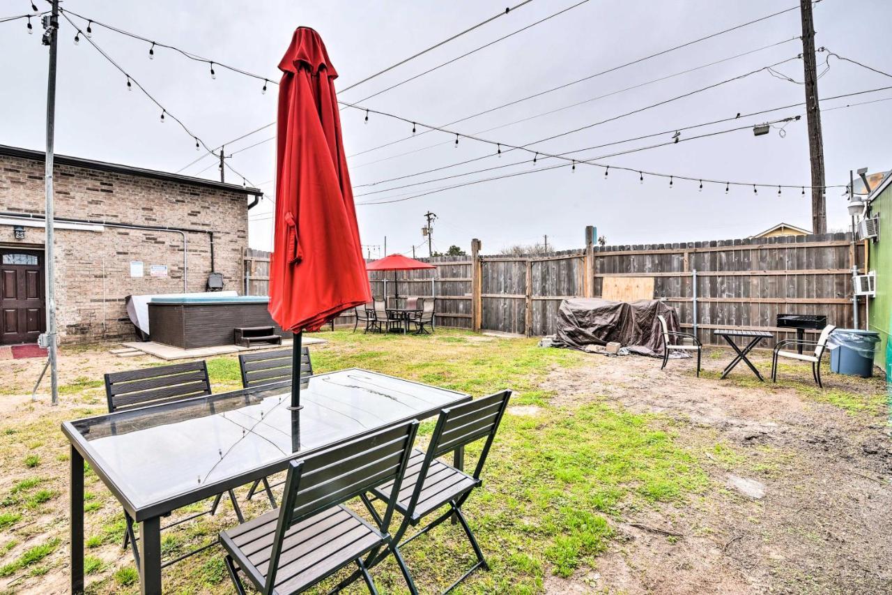 Cozy Galveston Apartment - Walk To Beach And Dining Buitenkant foto