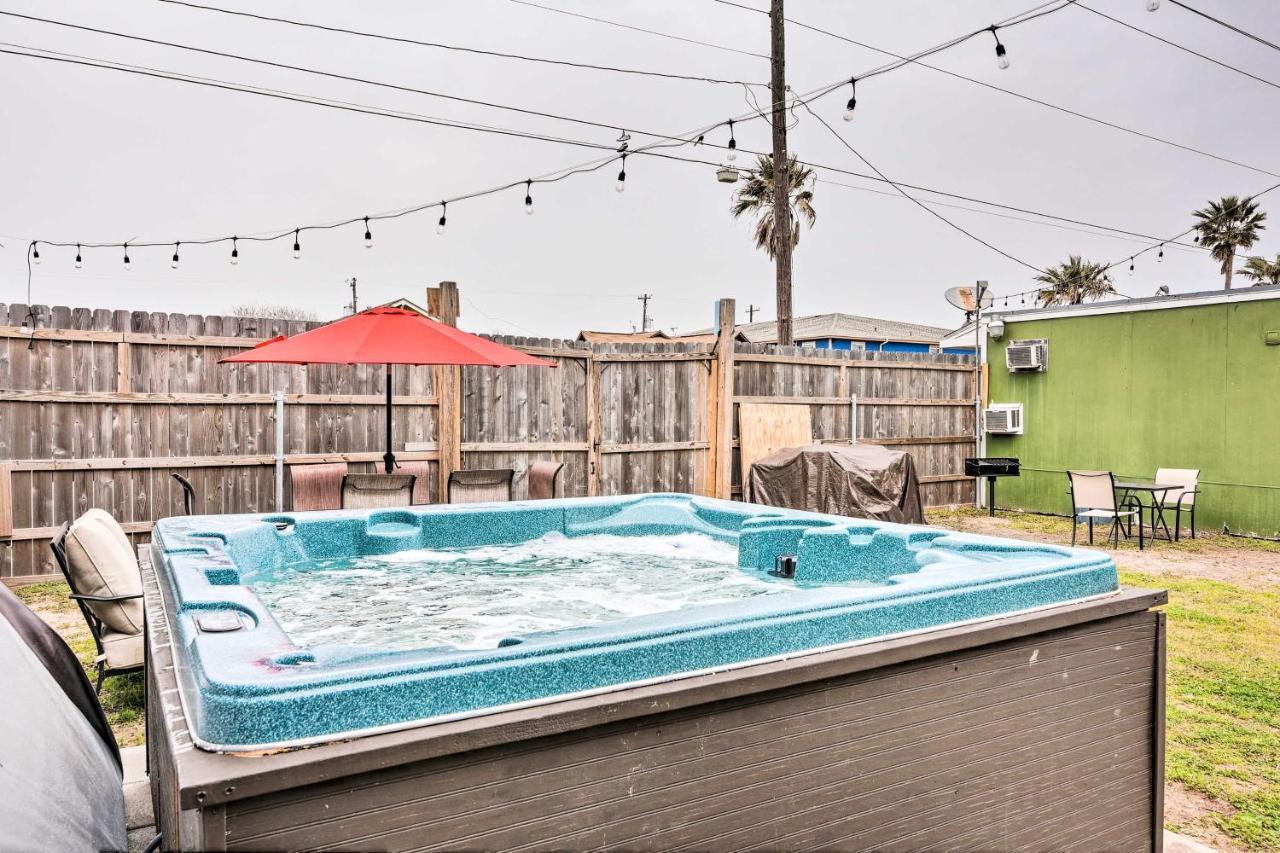Cozy Galveston Apartment - Walk To Beach And Dining Buitenkant foto